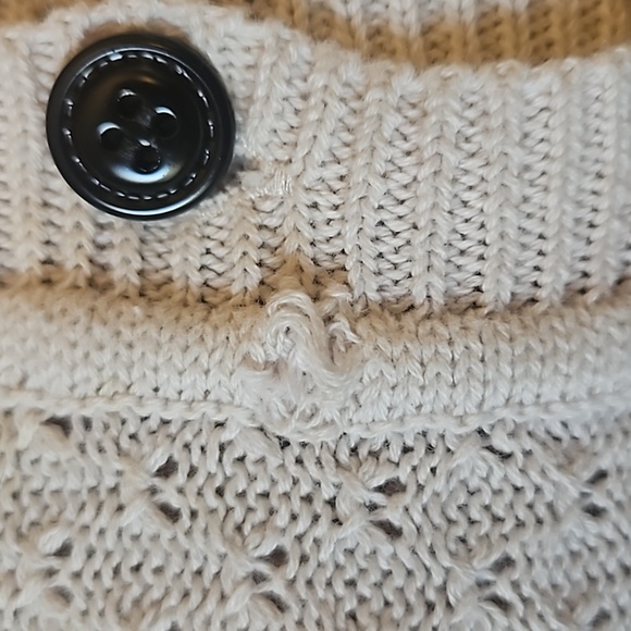 Cherry Mak 🍒 Sweater - Picture 7 of 8